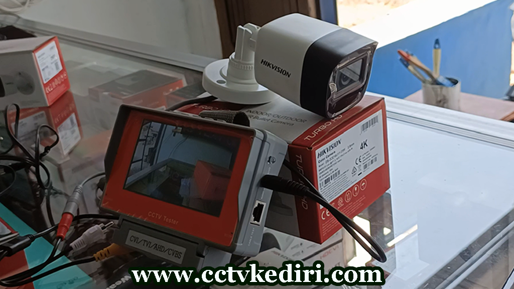 <p>CCTV 4 full outdoor ini dapat membantu anda dalam menjaga suatu keamanan hal-hal yang tidak di inginkan, dengan rekaman yang akan tersimpan langsung di memori SD secara detail tanpa adanya rekayasa, dengan harga terjangkau kualitas tinggi. Barang tahan lama dan tidak mudah rusak.</p>